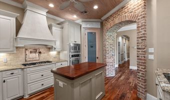 4704 Taldon Ln, Benton, LA 71006