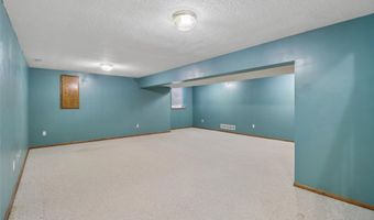 708 13th St SW, Altoona, IA 50009