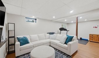 21 Portland St, Lincoln, RI 02838