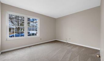 215 Shadyoak Dr, Ballwin, MO 63021