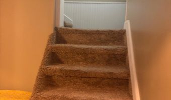 917 9th St, Aurora, NE 68818