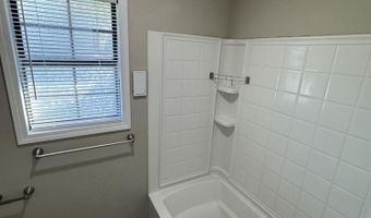 808 E Walnut St, Aurora, MO 65605