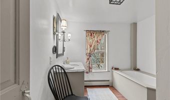 11 Cross St, Newport, RI 02840