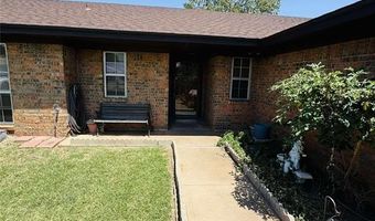 812 Village Dr, Altus, OK 73521