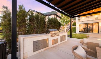 348 E HIDDEN LAKE Dr, Bountiful, UT 84010