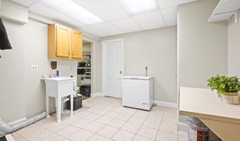 37 Birchwood Cir, Bedford, NH 03110