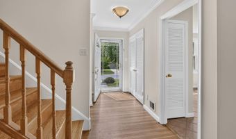 6035 CHATSWORTH Ln, Bethesda, MD 20814