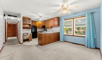 211 S Main St, Argenta, IL 62501