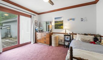 14 Lakeshore Dr, Belgrade, ME 04918