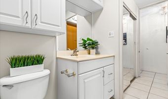 929 Ahana St 303, Honolulu, HI 96814