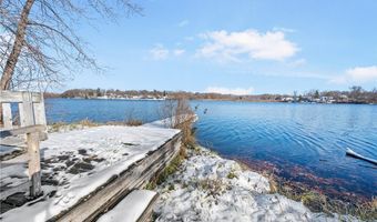 584 Apple Dr, Akron, OH 44319