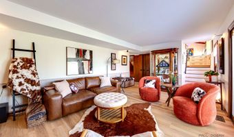 2042 S Goebbert Rd, Arlington Heights, IL 60005