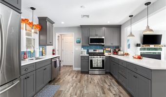 4 James St, Middletown, RI 02842