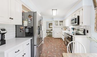 208 Edgewood Dr, Americus, GA 31709