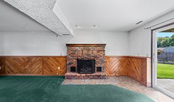 19 Midway Dr, Albany, NY 12205