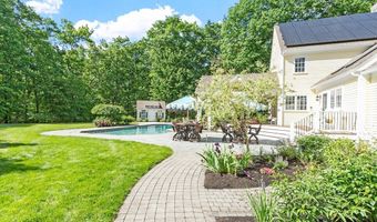 158 Kettle Hole Rd, Bolton, MA 01740
