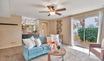 9343 Mackenzie Circle Dr, Affton, MO 63123