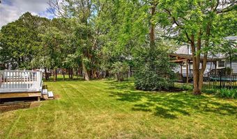1 Cheshire Dr, Barrington, RI 02806