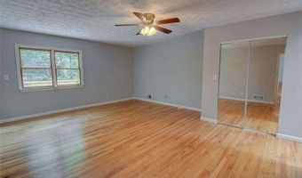 639 Lakeshore Dr, Berkeley Lake, GA 30096