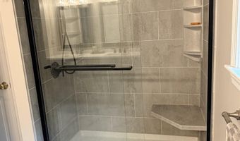 4 Dunnmoore Dr, Bow, NH 03304