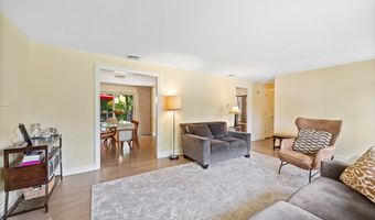 20 Club Ln, Cheshire, CT 06410