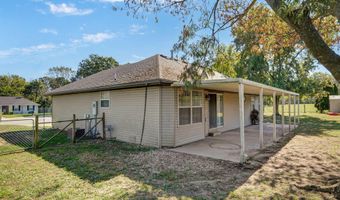 1813 Edgewood Dr, Aurora, MO 65605