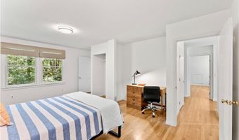 6 North Ln, Barrington, RI 02806