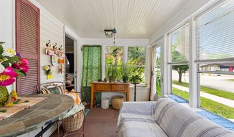 1320 N HARRIMAN St, Appleton, WI 54911