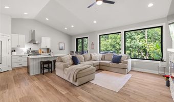 1040 W Trace Pl, Polk City, IA 50226