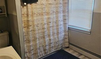 8 Lake Ct, Hopkinton, RI 02804