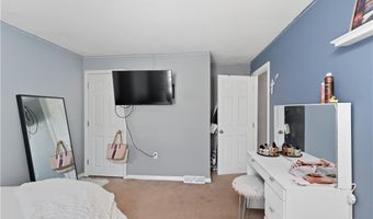 37 Carriage Rd, Cranston, RI 02920