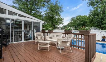 55 Drift Rd, Belford, NJ 07718