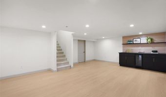 827 Woodruff Dr, Ballwin, MO 63011