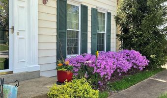 278 Oakleigh Woods Dr, Ballwin, MO 63011