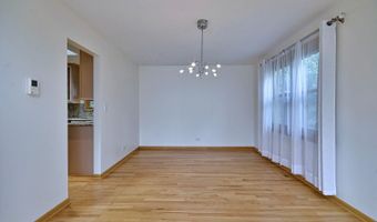 2360 N Drury Ln, Arlington Heights, IL 60004