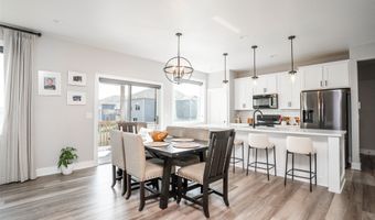 3217 Lakeview Dr SE, Altoona, IA 50009