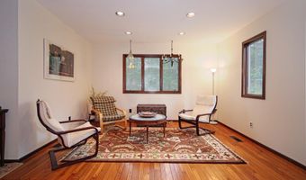 222 Red Hill Rd, Middletown, NJ 07748