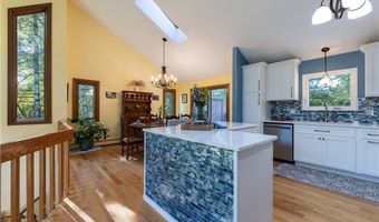 8 Robin Dr, North Kingstown, RI 02852