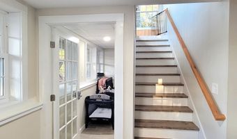 93 E Huntress Pond Rd, Barnstead, NH 03225