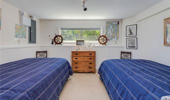 39 Brenton Rd, Newport, RI 02840