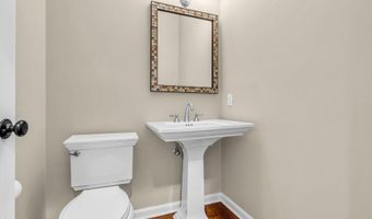 10 Greenwood Pl, Middletown, NJ 07748