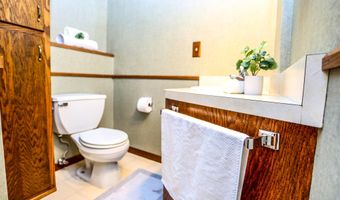 903 Willow Dr, Aberdeen, SD 57401