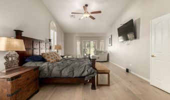 5733 S AMBERWOOD Dr, Chandler, AZ 85248