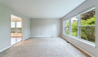 2240 Steeplechase Dr, Ann Arbor, MI 48103