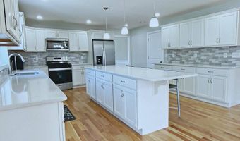 25 Damato Way, Agawam, MA 01001