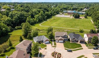 1456 Red Oak Plantation Dr, Ballwin, MO 63021