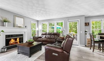 84 Country Hill Ln, North Kingstown, RI 02852