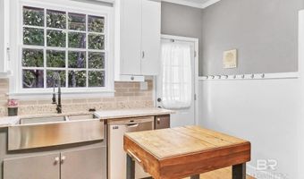 215 E Pine St, Atmore, AL 36502