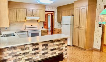 97 Middle River Rd, Danbury, CT 06811