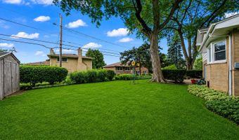 2110 E Eastman Ct, Arlington Heights, IL 60004